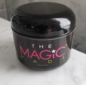 The MAGIC pads daily exfoliating pads glycolic